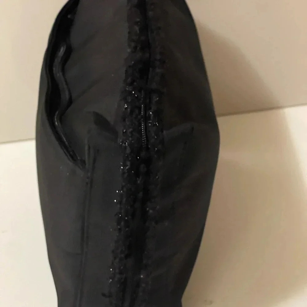 Chanel perfume make up bag, large well fit lots of things, without any damage - Picture 5 of 15